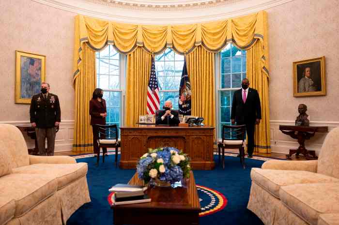 How presidents decorate the oval office