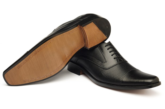 Mens perforated dress shoes