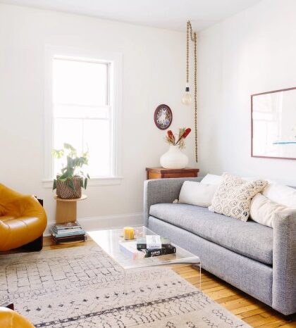 How to decorate small condo living room