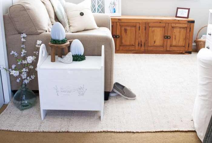 How to decorate a room with ugly carpet