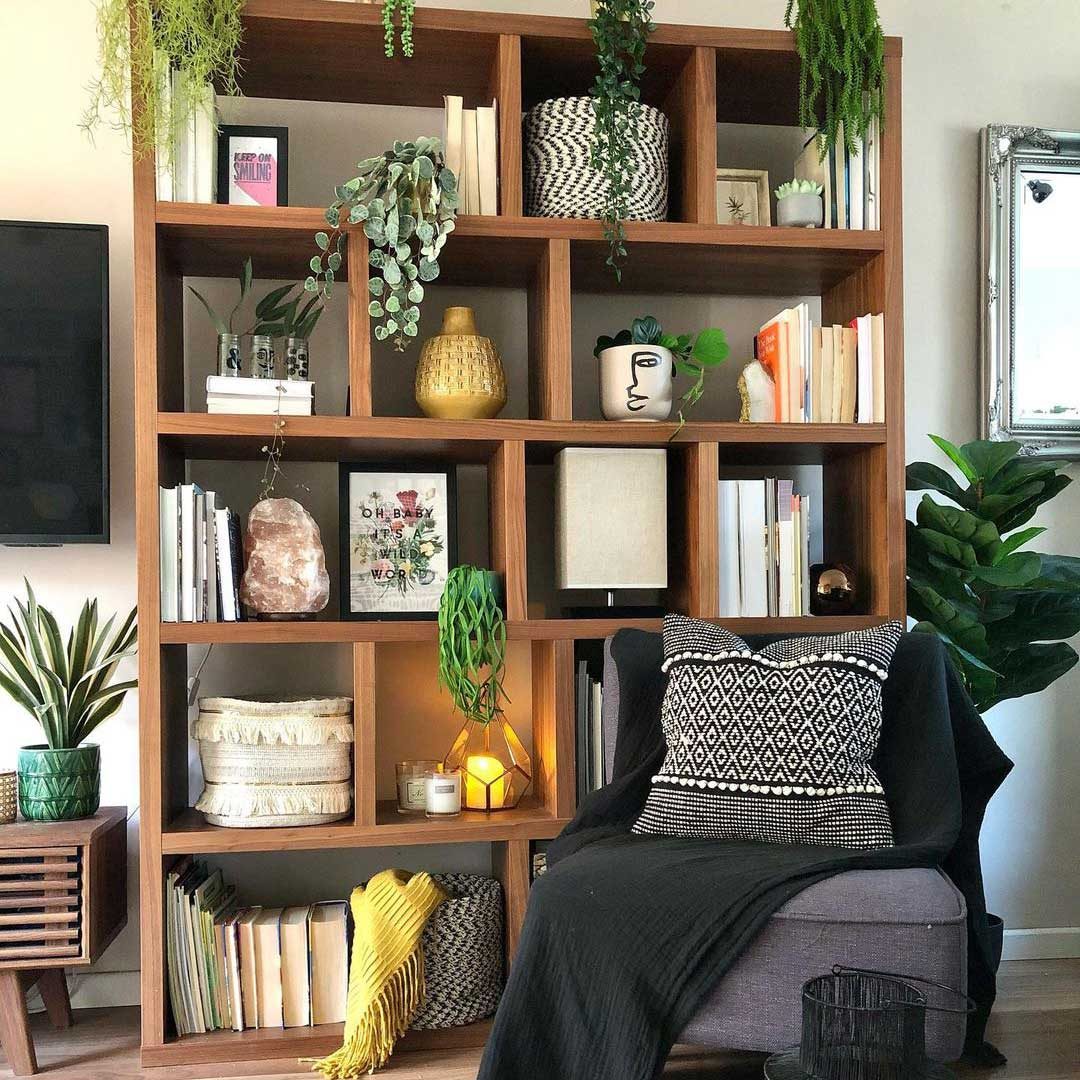 How to decorate wall shelves in living room