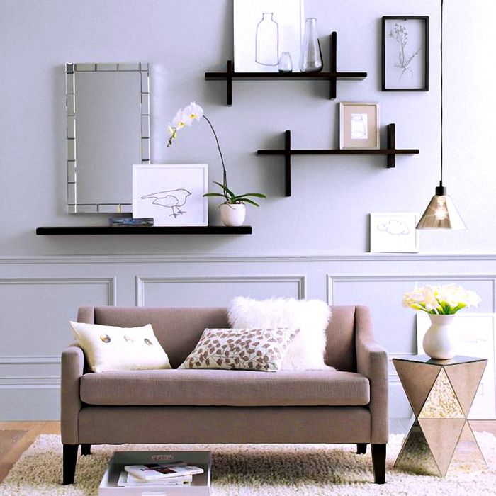 How to decorate wall shelves in living room